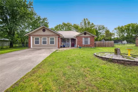 312 Stapleton Pl, Lincoln, AR 72744