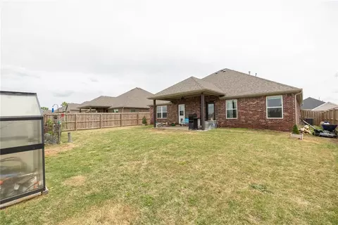 Exterior - 718 Diamond Ave, Lowell, AR 72745 photo 10 of 19