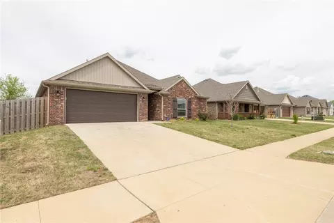 Exterior - 718 Diamond Ave, Lowell, AR 72745 photo 13 of 19