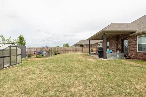 Exterior - 718 Diamond Ave, Lowell, AR 72745 photo 7 of 19