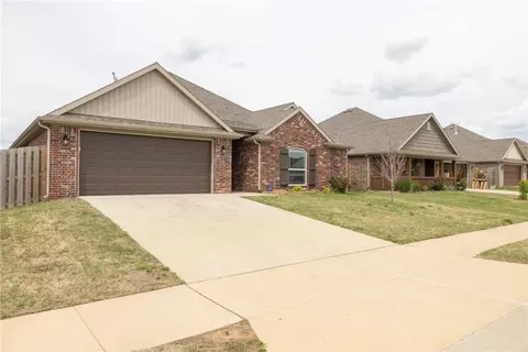 Exterior - 718 Diamond Ave, Lowell, AR 72745 photo 14 of 19