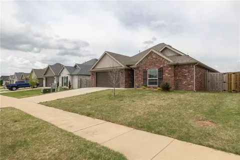 Exterior - 718 Diamond Ave, Lowell, AR 72745 photo 15 of 19