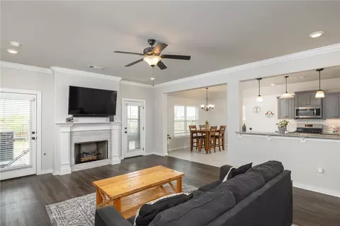 Living - 718 Diamond Ave, Lowell, AR 72745 photo 2 of 2