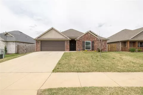 Exterior - 718 Diamond Ave, Lowell, AR 72745 photo 17 of 19