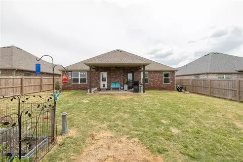 Exterior - 718 Diamond Ave, Lowell, AR 72745 photo 6 of 19