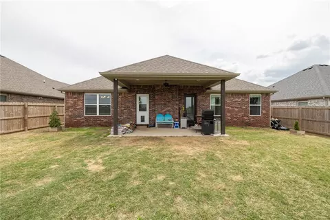 Exterior - 718 Diamond Ave, Lowell, AR 72745 photo 2 of 19