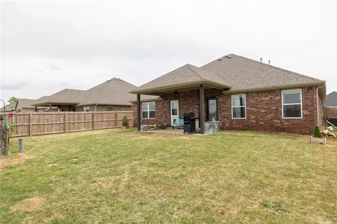 Exterior - 718 Diamond Ave, Lowell, AR 72745 photo 9 of 19