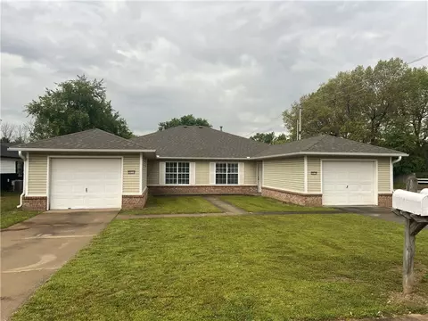 2011 Cypress Pl #A & B, Springdale, AR 72762