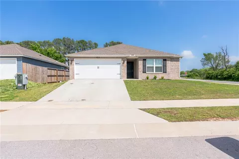 3715 S 1st Pl, Rogers, AR 72758