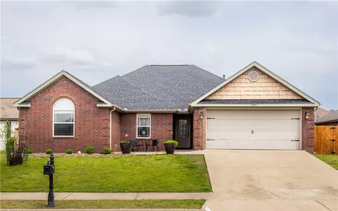 2915 N 15th Pl, Rogers, AR 72756