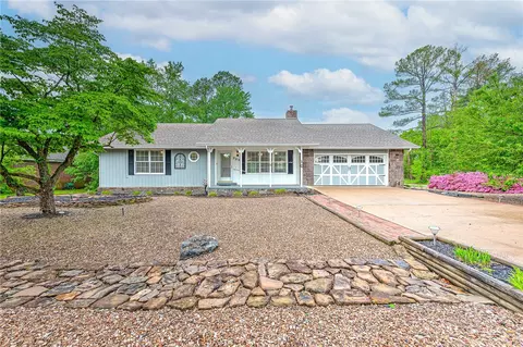 10 Crosshill Dr, Bella Vista, AR 72715