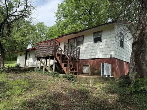 424 N Olive St, Harrison, AR 72601 photo 3