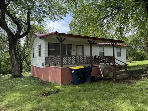 424 N Olive St, Harrison, AR 72601 photo 2