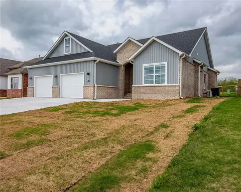 252 Nebo St, Prairie Grove, AR 72753