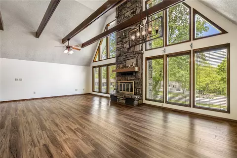 6 Whitwick Ln, Bella Vista, AR 72715