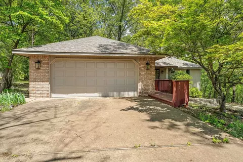 2 Stratfield Ln, Bella Vista, AR 72714