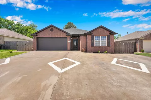 1300 N 31st St, Rogers, AR 72756