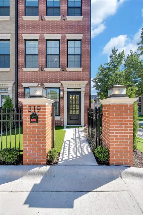 319 SW 5th St, Bentonville, AR 72712