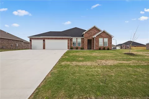 7000 Sugarloaf St, Siloam Springs, AR 72761
