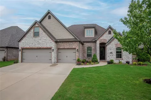 6420 S 41st St, Rogers, AR 72758
