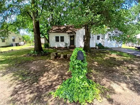 1305 N Boston Pl, Russellville, AR 72801