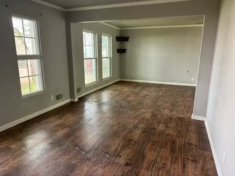 Living - 6 Mimosa Dr, Harrison, AR 72601 photo 2 of 5
