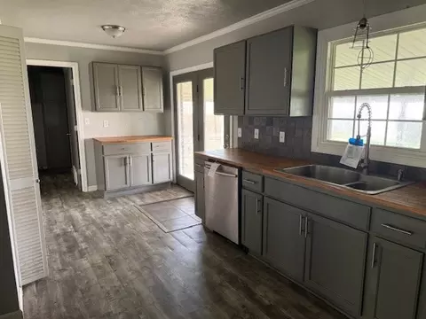 Kitchen - 6 Mimosa Dr, Harrison, AR 72601 photo 1 of 1
