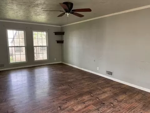 Living - 6 Mimosa Dr, Harrison, AR 72601 photo 3 of 5