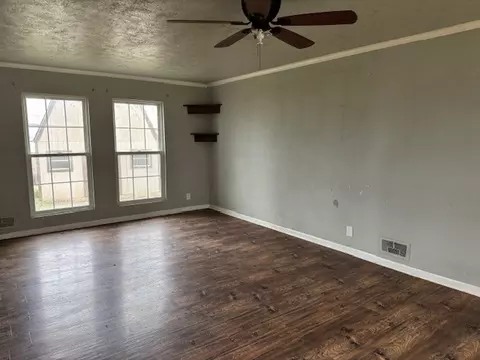 Living - 6 Mimosa Dr, Harrison, AR 72601 photo 5 of 5