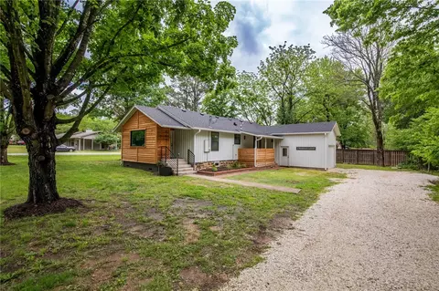 930 Ash St, Fayetteville, AR 72703