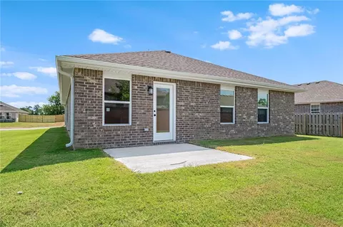 920 S Canvasback Dr, Siloam Springs, AR 72761