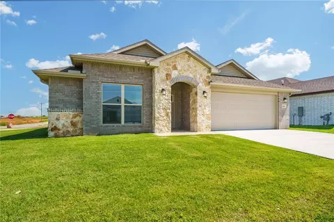 1800 Bugg St, Pea Ridge, AR 72751