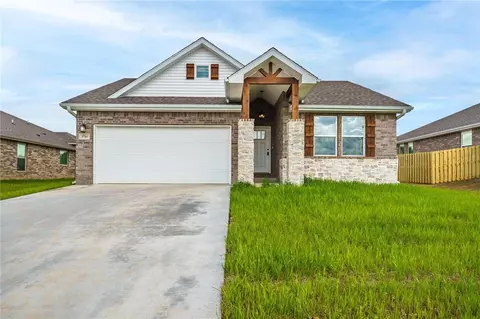 3701 N Jr Martin Dr, Siloam Springs, AR 72761