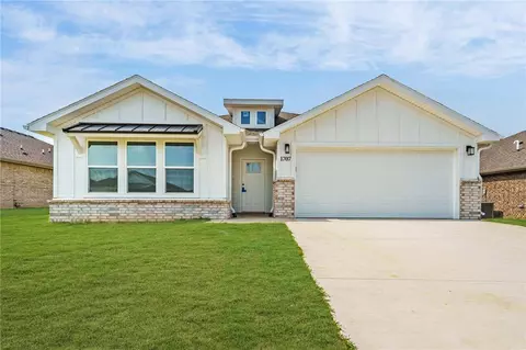 1707 Edwards St, Pea Ridge, AR 72751