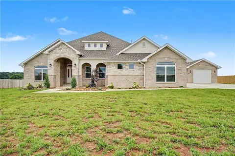 9018 S Pleasant Valley Rd, Gentry, AR 72734