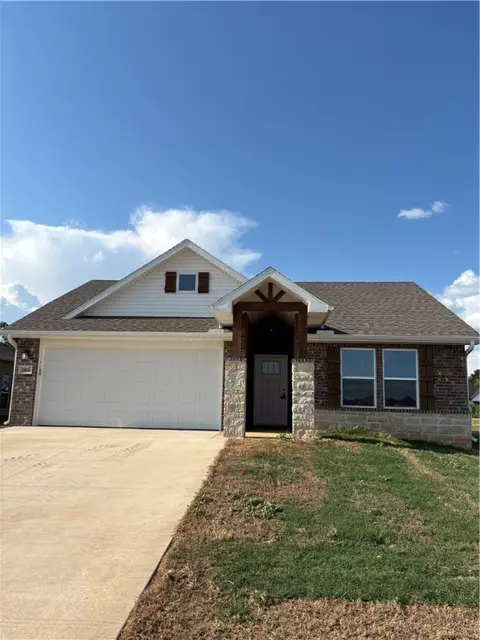 1816 Porter St, Pea Ridge, AR 72751