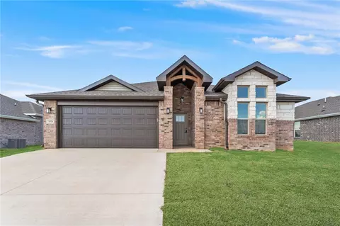 1824 Porter St, Pea Ridge, AR 72751