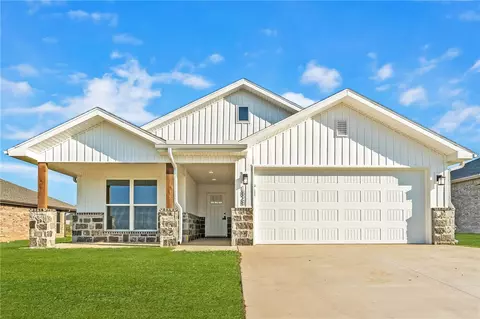 1828 Porter St, Pea Ridge, AR 72751