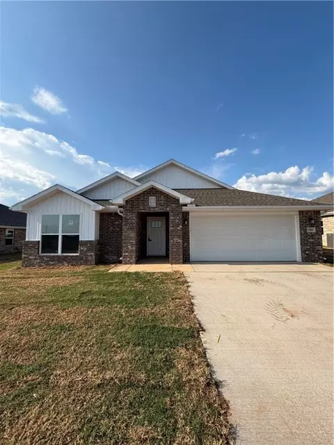 1904 Porter St, Pea Ridge, AR 72751