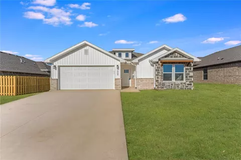 1908 Porter St, Pea Ridge, AR 72751