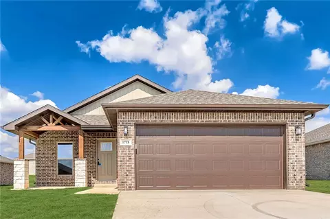 1718 Farmer St, Pea Ridge, AR 72751