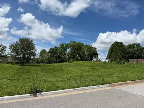W Champions Boulevard, Rogers, AR 72758