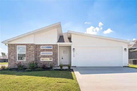 1723 Ferguson St, Pea Ridge, AR 72751