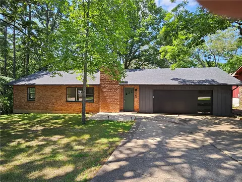 5 College St, Eureka Springs, AR 72632