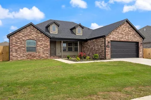 2607 Penny St, Siloam Springs, AR 72761