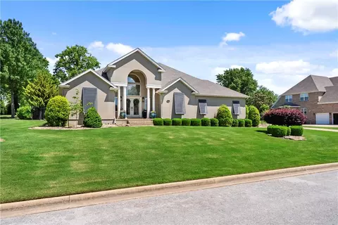 5 W Leiston Dr, Rogers, AR 72758