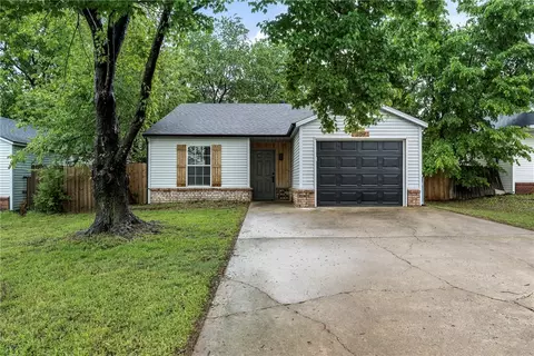 309 Parkcrest Dr, Bentonville, AR 72712