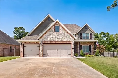 100 SW Highland Rd, Bentonville, AR 72712