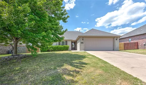 212 Jones St, Lowell, AR 72745