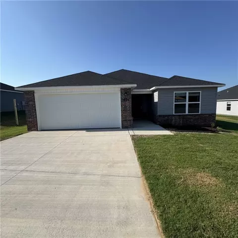 1404 E Ferbrashe Ct, Siloam Springs, AR 72761